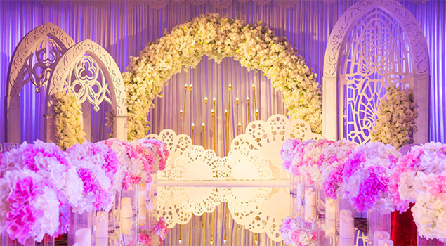Enhances wedding ambiance with versatile display